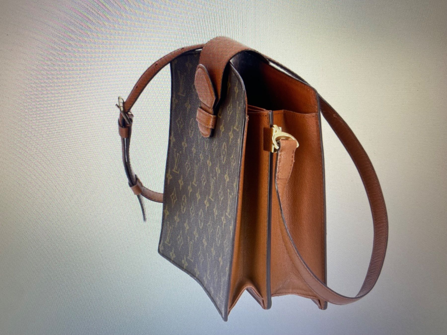 Louis Vuitton Taschen: Louis Vuitton Courcelles Monogram Canvas, 30x24.5cm – Neu (gemäss Beschreibung) aus Winkel von ferrari2022 4