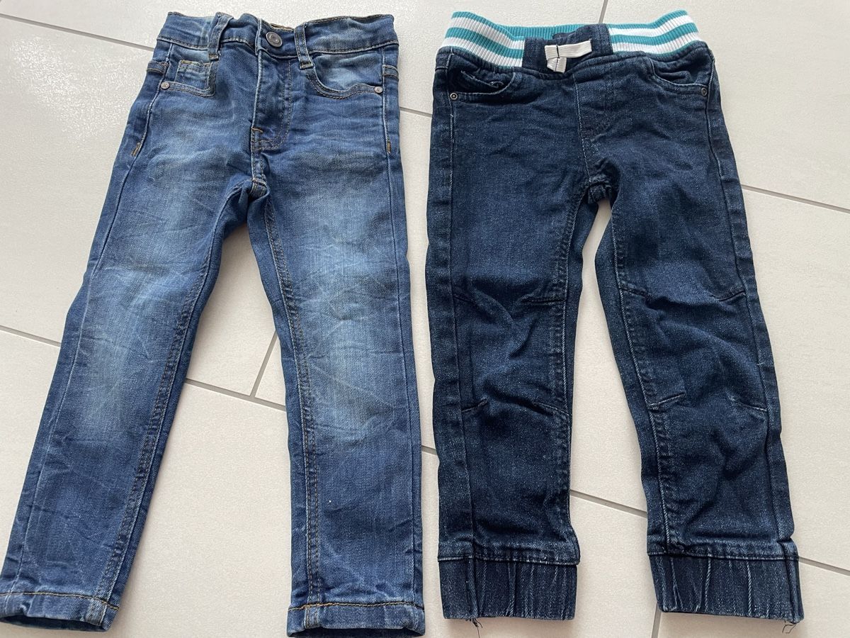 Pantalons: Zwei Jeans Gr 92/98 – D'occasion à Rüti ZH par kar_xx9l