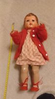Schildkröt Spielpuppe mit roter Strickjacke gebraucht 45 cm