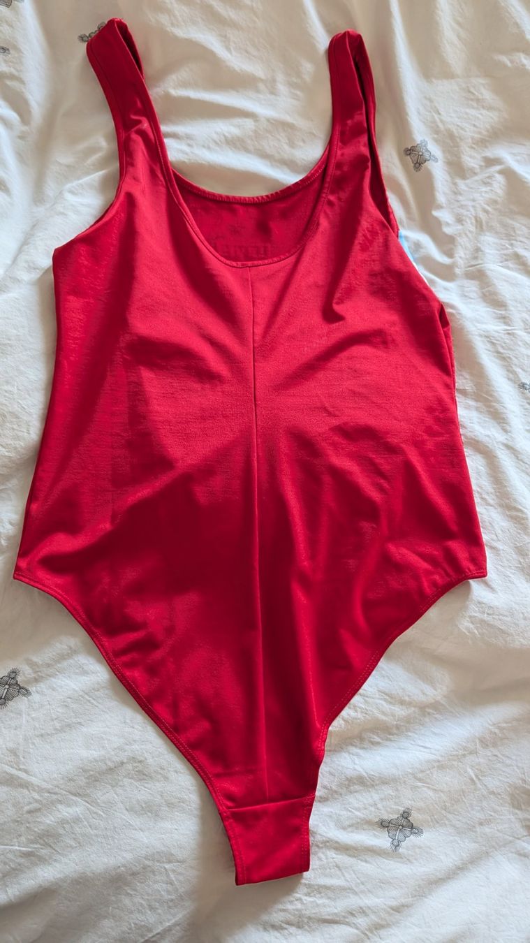 Levi's Top: Levis body M/L – Usato da Zürich venduto da epopeyaodisea 1