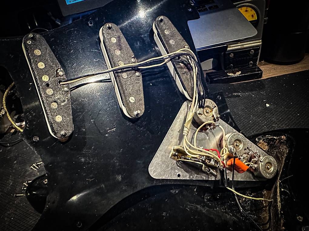 Fender Strumenti musicali: Fender Stratocaster 1974 – Usato da Montreux venduto da Alligator-AMPS 5