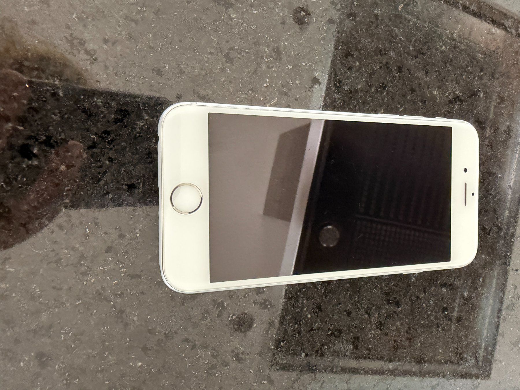 Apple Handys / Smartphones: I- phone SE2020 – Gebraucht aus Lachen SZ von cacatuda 1