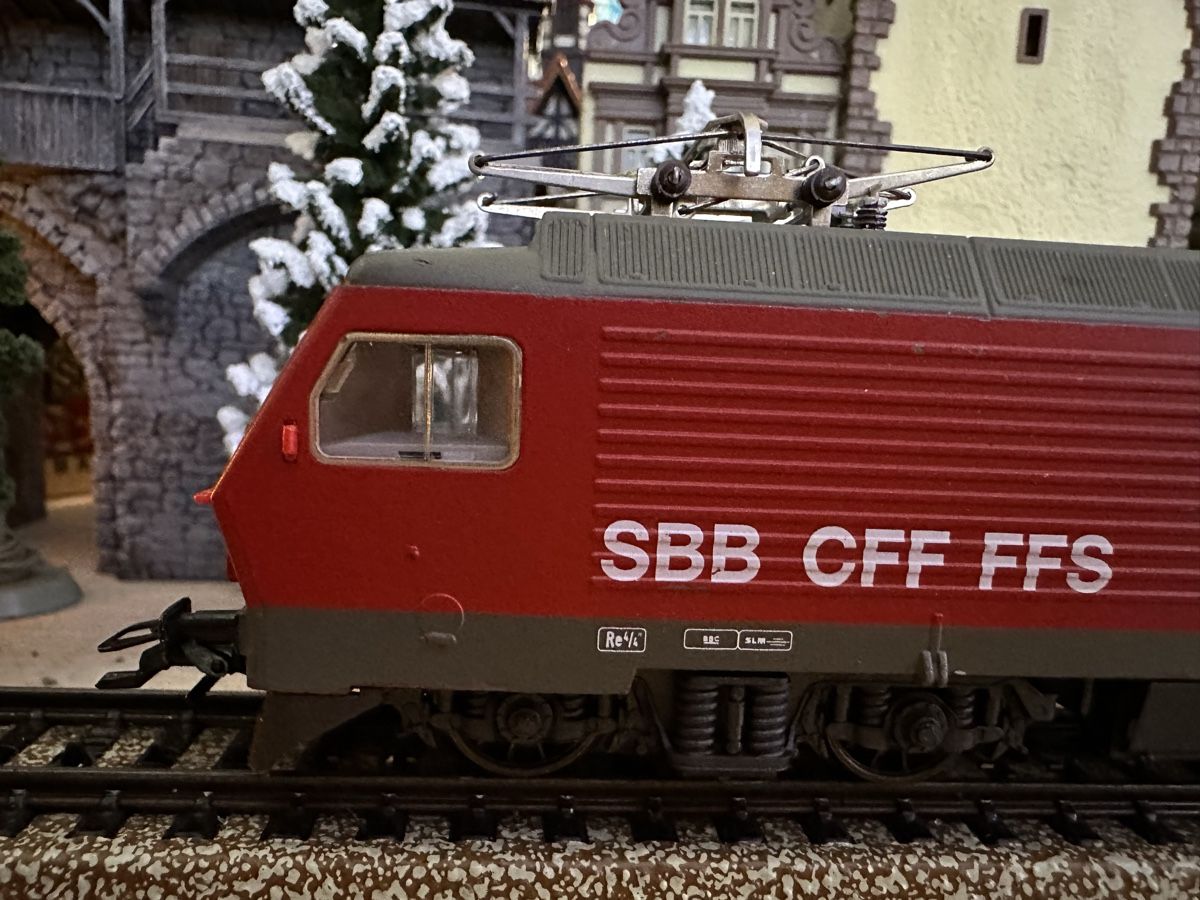 Märklin Modellini di ferrovie: Märklin 3328 SBB Re 4/4 IV – Usato da Lupsingen venduto da New-Haven 1