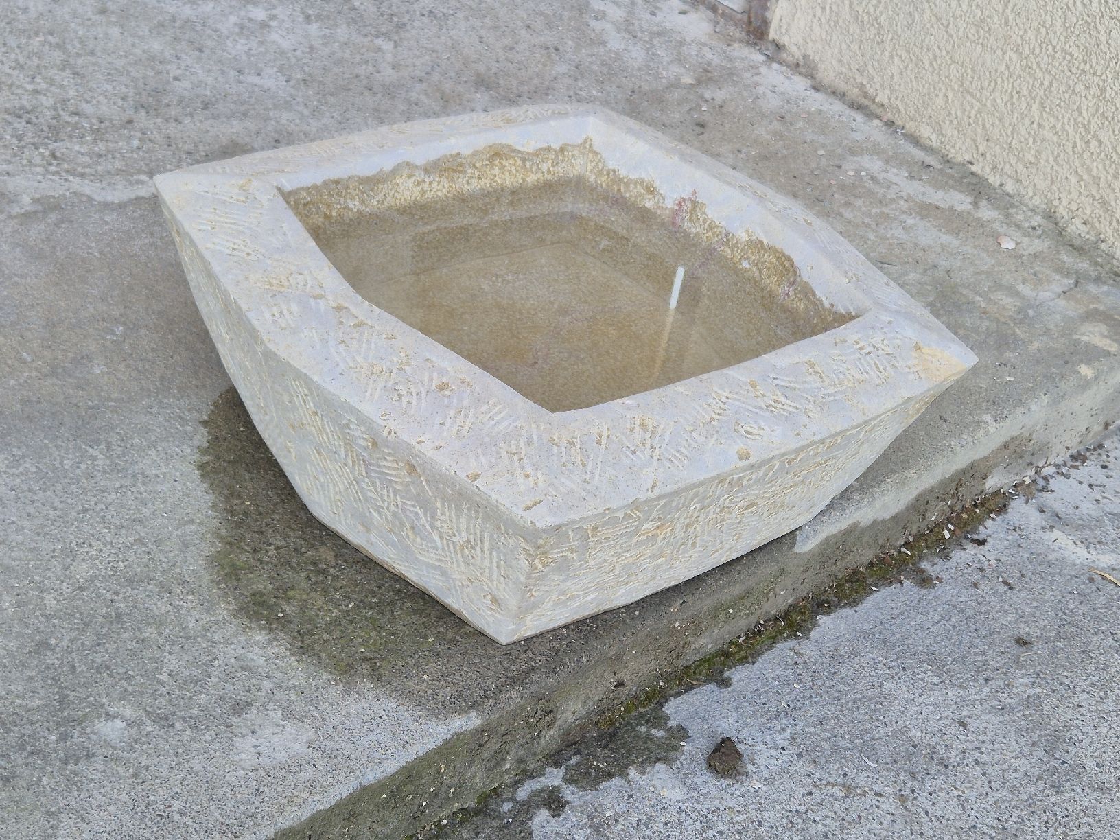 Teiche & Zierbrunnen: Vogelbad aus Kalkstein – Neu (gemäss Beschreibung) aus Ehrendingen von Amigo5