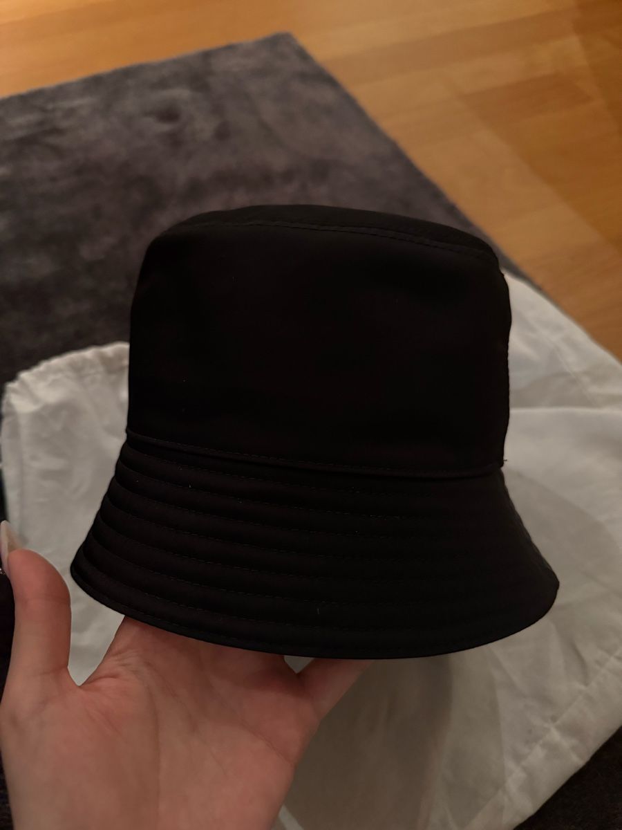 Prada Copricapi, berretti & cappellini: Prada Bucket Hat – Nuovo (secondo la descrizione) da Zürich venduto da larrysells 4