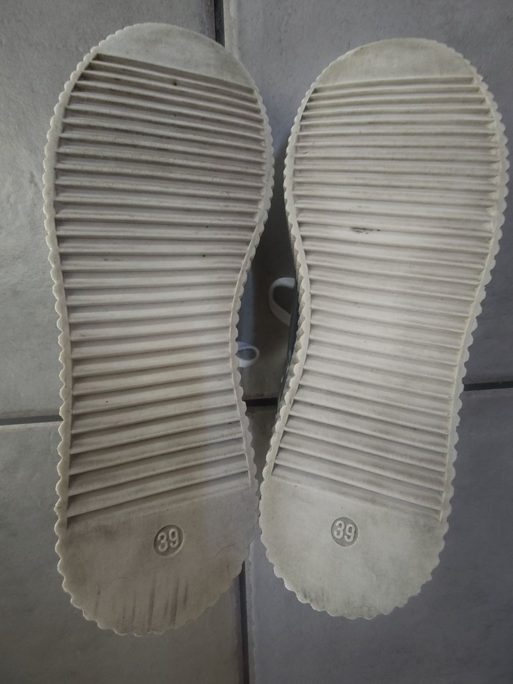 Scarpe da donna: Schucco Sneakers silber verspiegelt Gr. 39 – Usato da Arbon venduto da Franca1979 7
