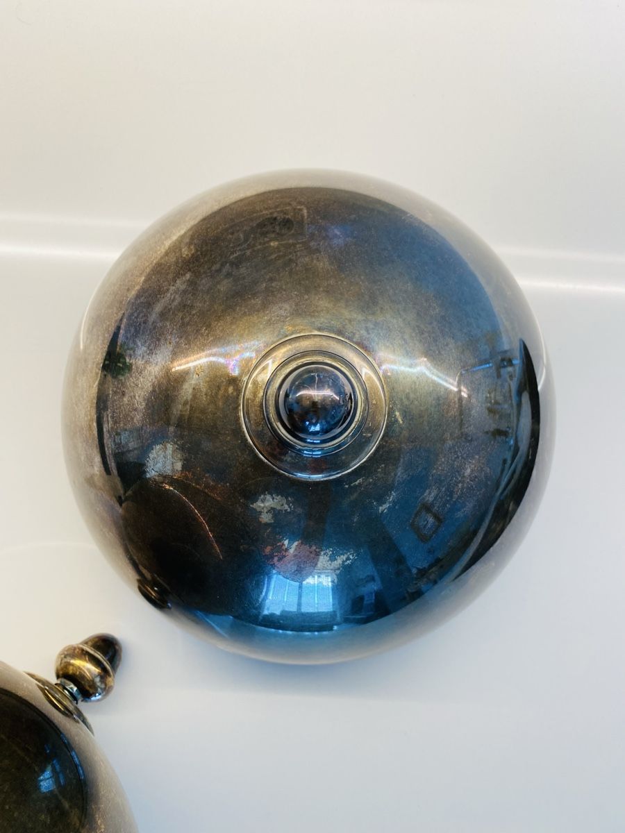 Piatti di portata: 2x Antike Cloche/ Speiseglocke versilbert – Usato da Basel venduto da phidelitas 8