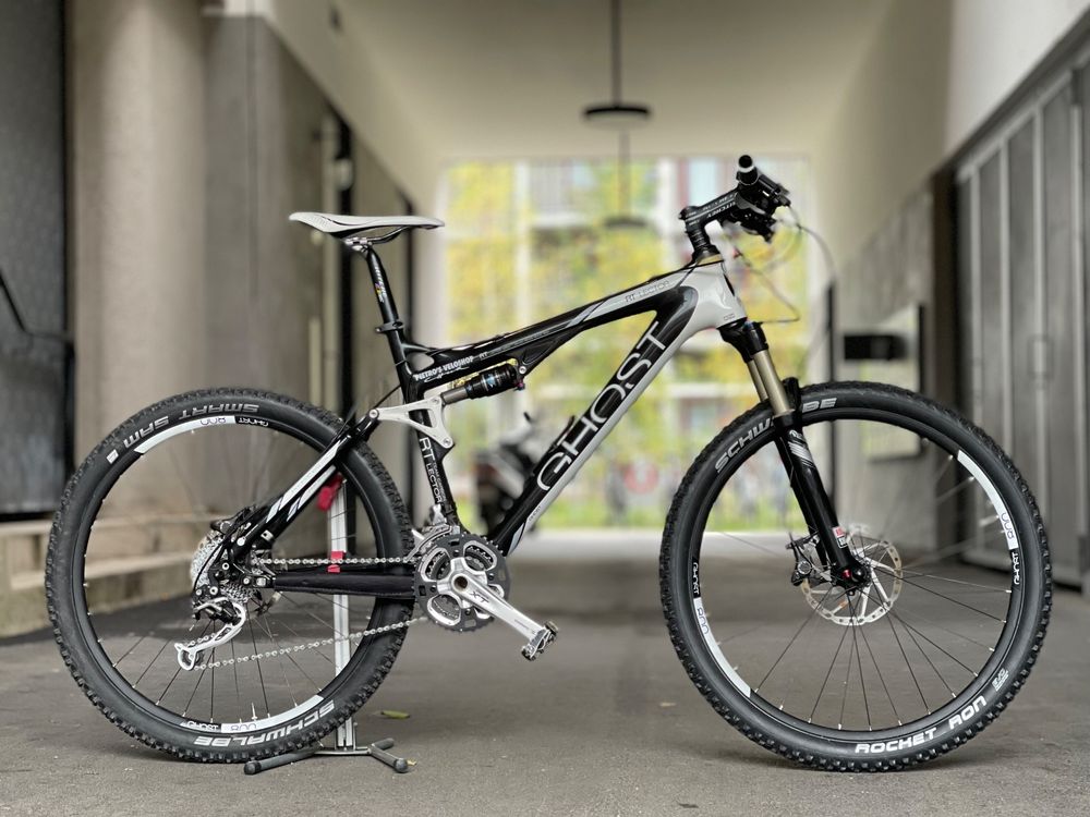 Ghost Mountainbike 26 GHOST Lanao Base 26 Midnight Black/Electric Purple/Red