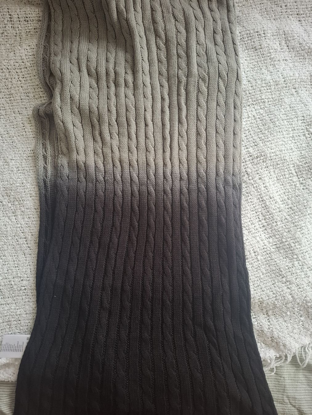 Foulard & Sciarpe: écharpe et bonnet de marque Guess jamais portés – Nuovo (secondo la descrizione) da La Chaux-de-Fonds venduto da emm_9r5v 1