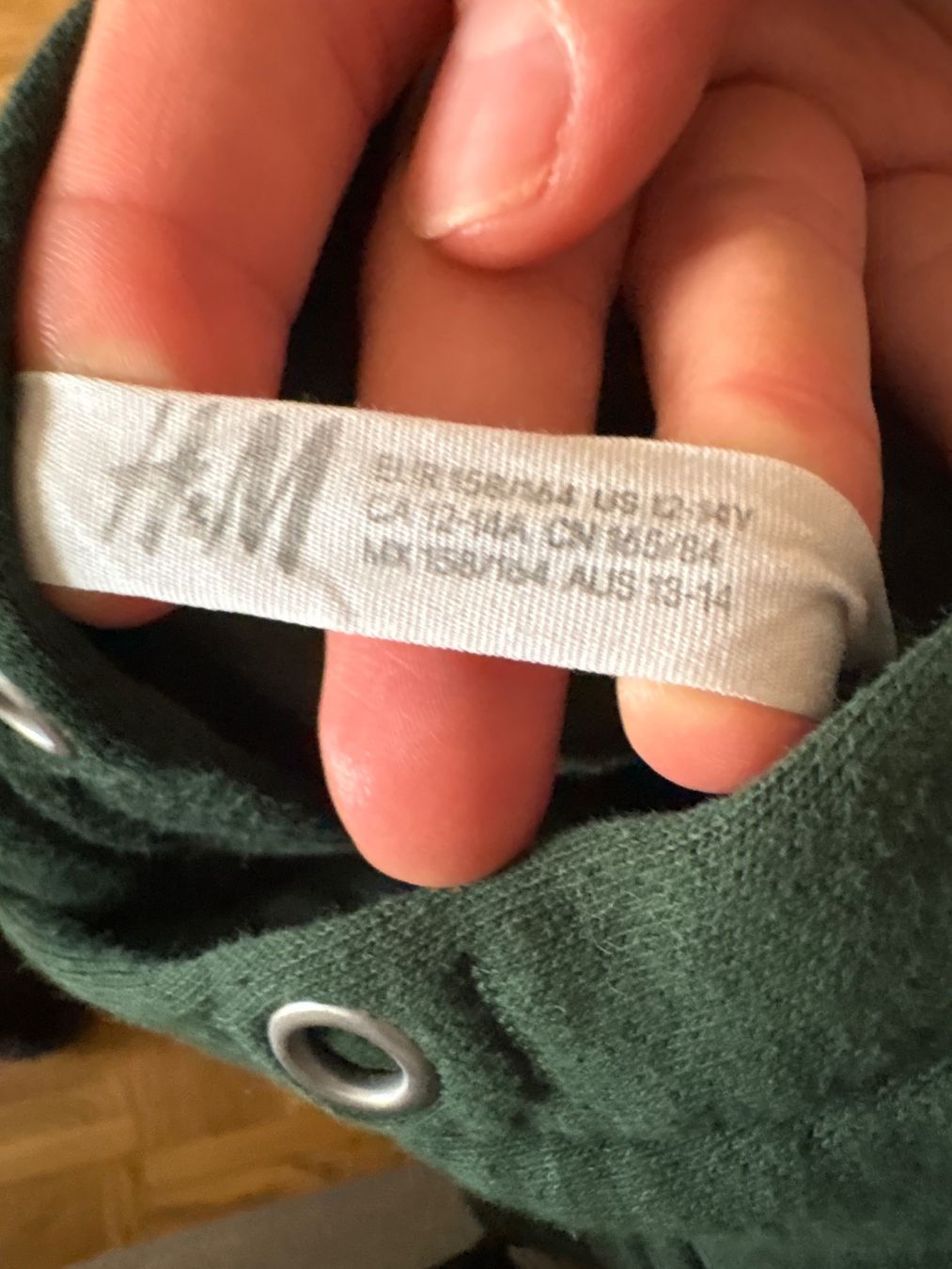 H&M Maglioni & Felpe: Sweat à capuche vert H&M, taille 158/164 – Usato da Genève venduto da captus 2