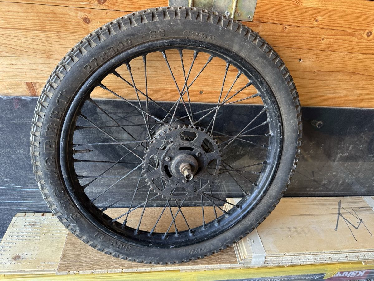 Toutes les pièces détachées moto: Speichenrad hinten mit Ritzel und Trommelbremse, Oldtimer  – D'occasion à Aathal-Seegräben par Romeo8607 1