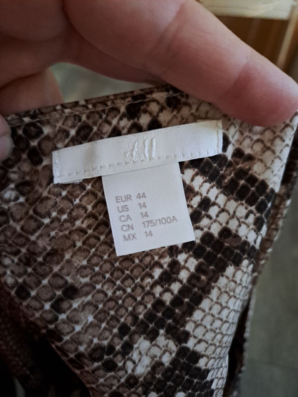 H&M Tops: H&M Top Schlangenmuster EUR 44  – Gebraucht aus Rickenbach LU von bishiida 2