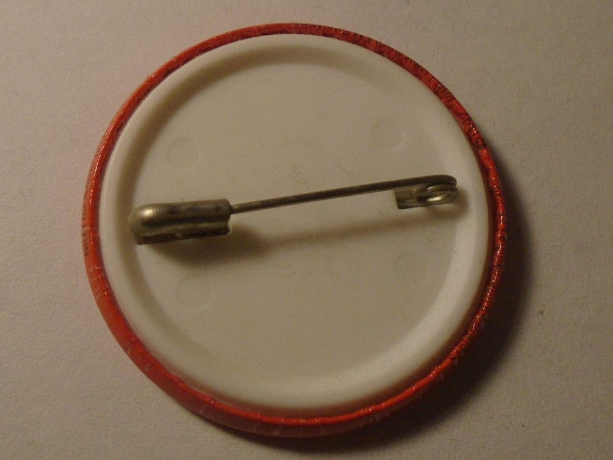 Placchette & Badge: 1 "Juchee!" Maulwurf Button – Usato da Winterthur venduto da Beli2000 1