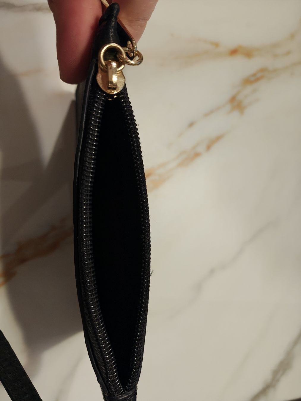 Altro in  Abbigliamento & Accessori: Schlanke, schwarze Etui mit Reissverschluss – Nuovo (secondo la descrizione) da Rütihof venduto da iva_2yts 2