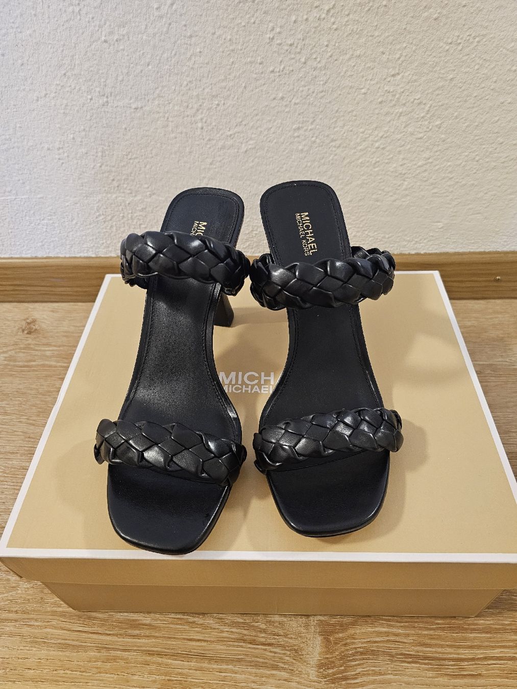 Michael Kors Damenschuhe: Michael Kors Sandale, Echtleder, Schwarz, Gr. 39, Neue – Neu und originalverpackt aus Laufen von Taty007