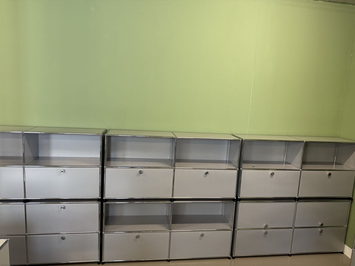USM Cassettiere: USM Haller Regalsystem Moebel silber/grau, 2x2 Elemente – Usato da Glattbrugg venduto da q-aderdesign 2