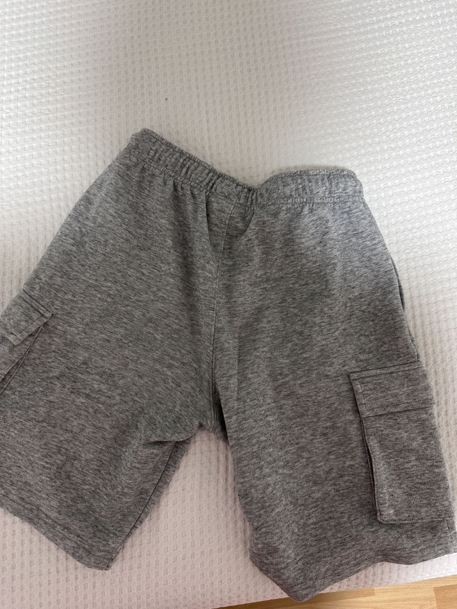 Champion Hosen: Shorts Champion grau  – Gebraucht aus Oberurnen von nes_8xqt 1