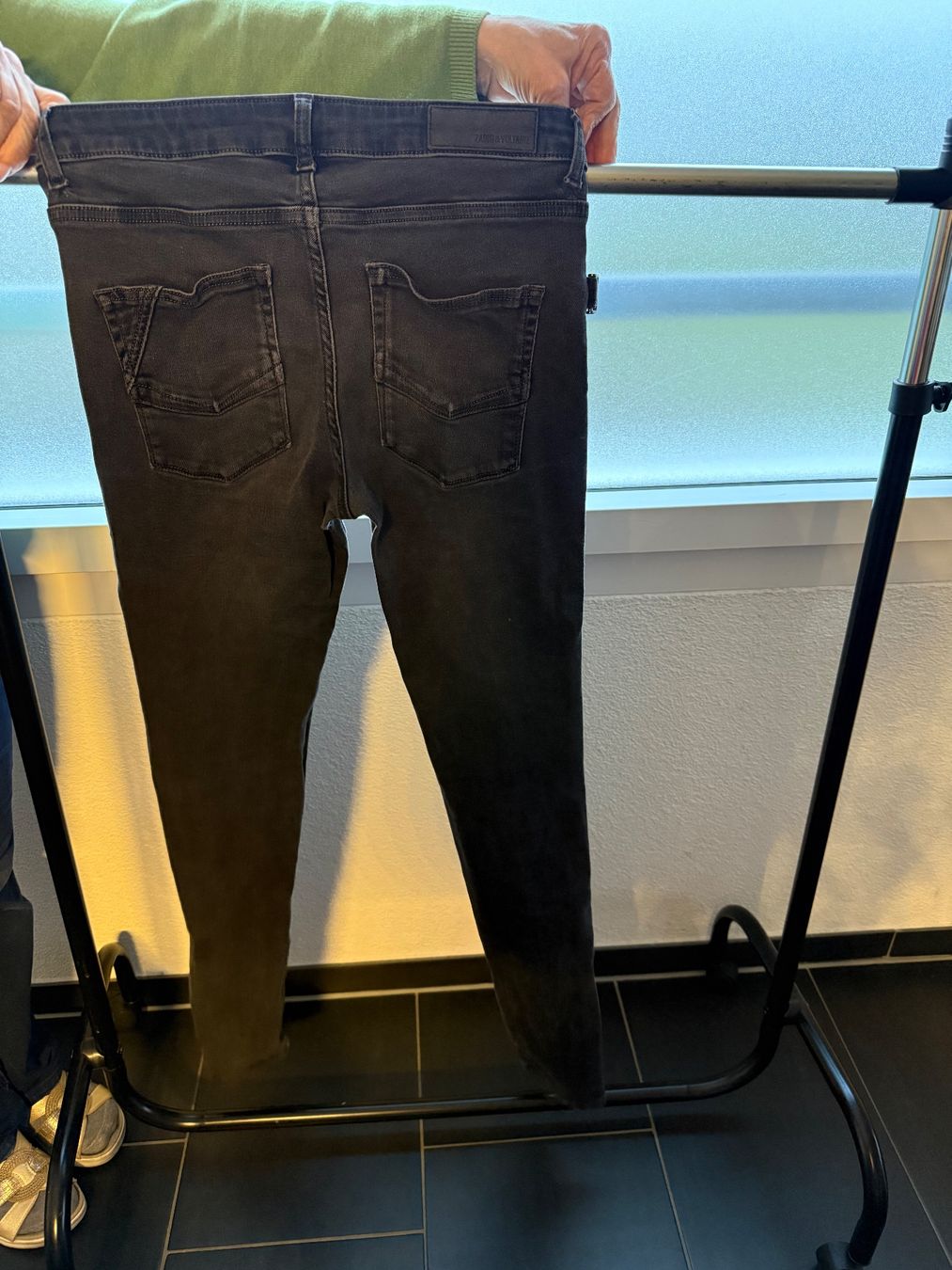 Jeans: Voltaire & Zadig slim fit Jeans Grösse 27 – Usato da Buchs ZH venduto da Vanillebaeumli 1