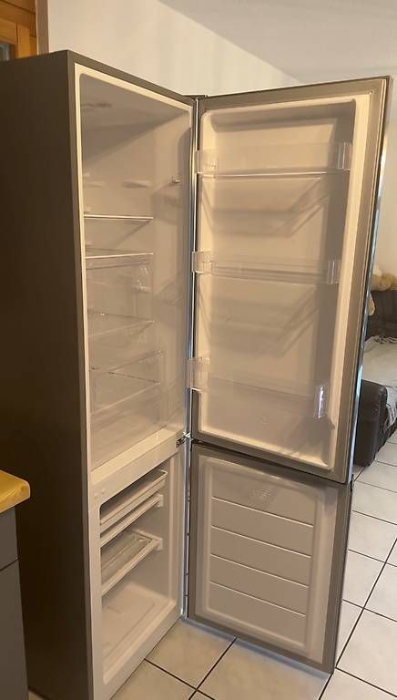 Frigoriferi: Kühlschrank mit tiefkühler – Usato da Leukerbad venduto da leo_2cz7 1