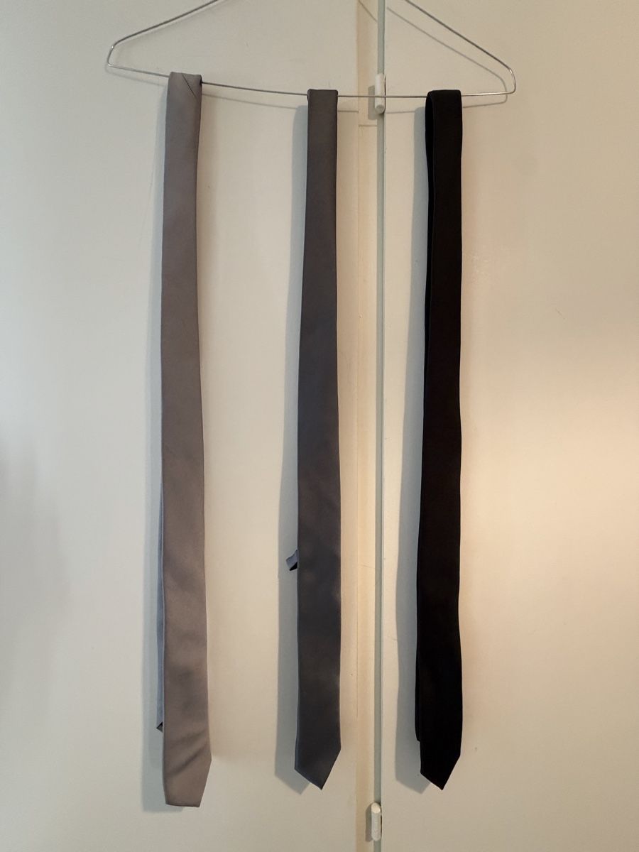 Krawatten: Set di 3 Cravatte 100% Seta Firenze grigio e nero – Gebraucht aus Lugano von can_xdd8 2