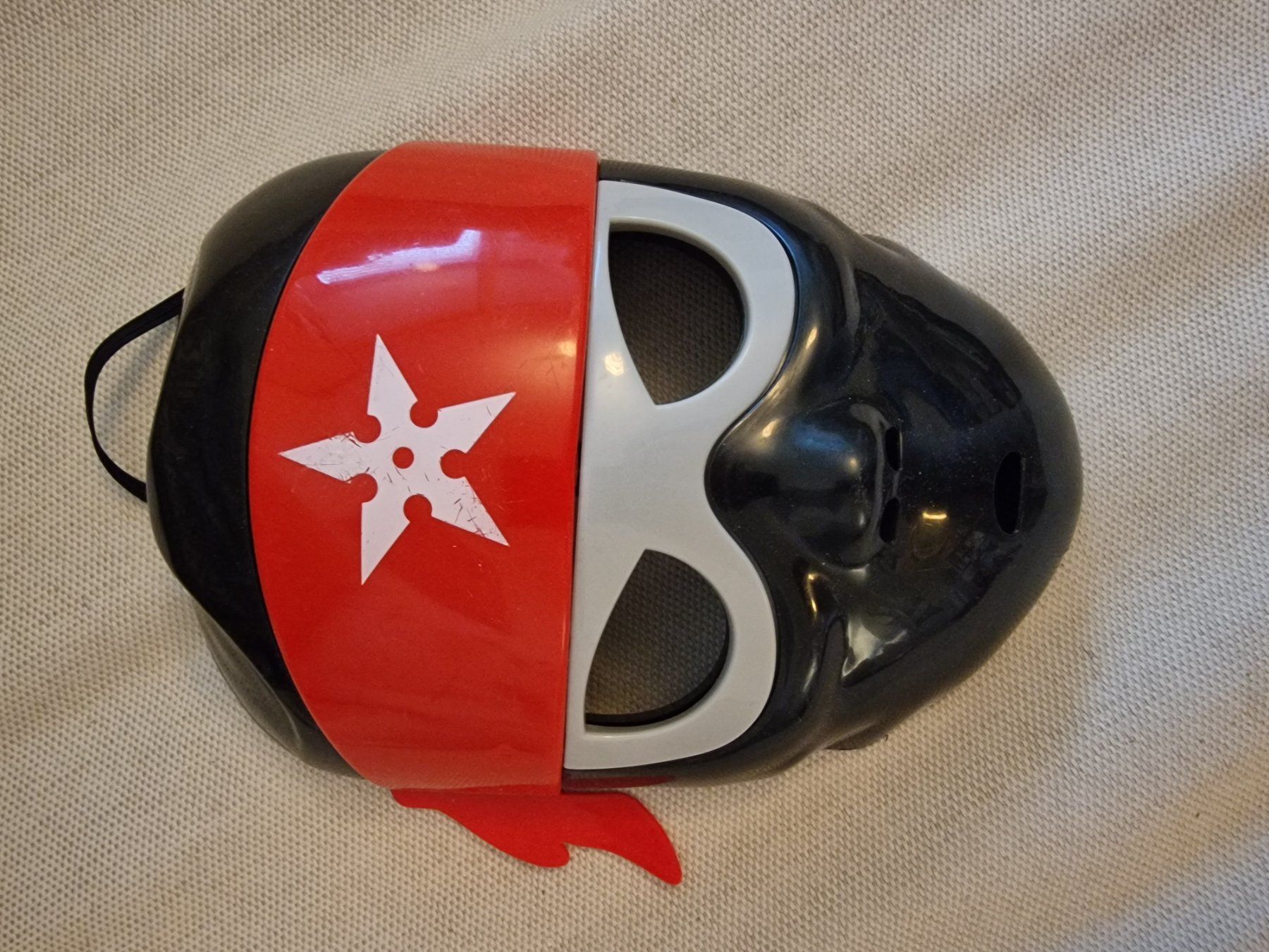 Giocattoli: Ninja-Maske mit Lichteffekt – Usato da Zürich venduto da Pemberleys 1