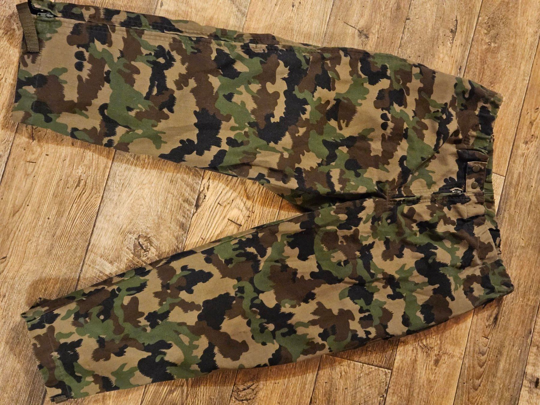Schweizer Armee Uniformi: Schweizer Armee Uniform Hose – Nuovo (secondo la descrizione) da Seftigen venduto da Schpagutz