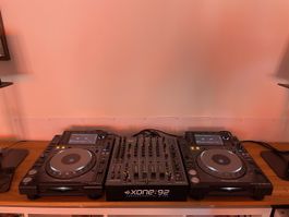 2x CDJ 2000 Nexus + 1x Xone 92