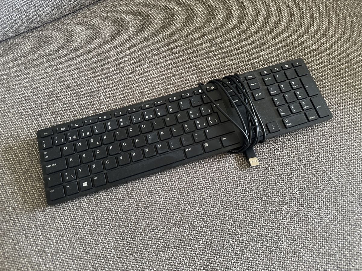 Hewlett Packard Tastiere: HP Tastatur USB Schwarz – Usato da St. Gallen venduto da kschaellibaum