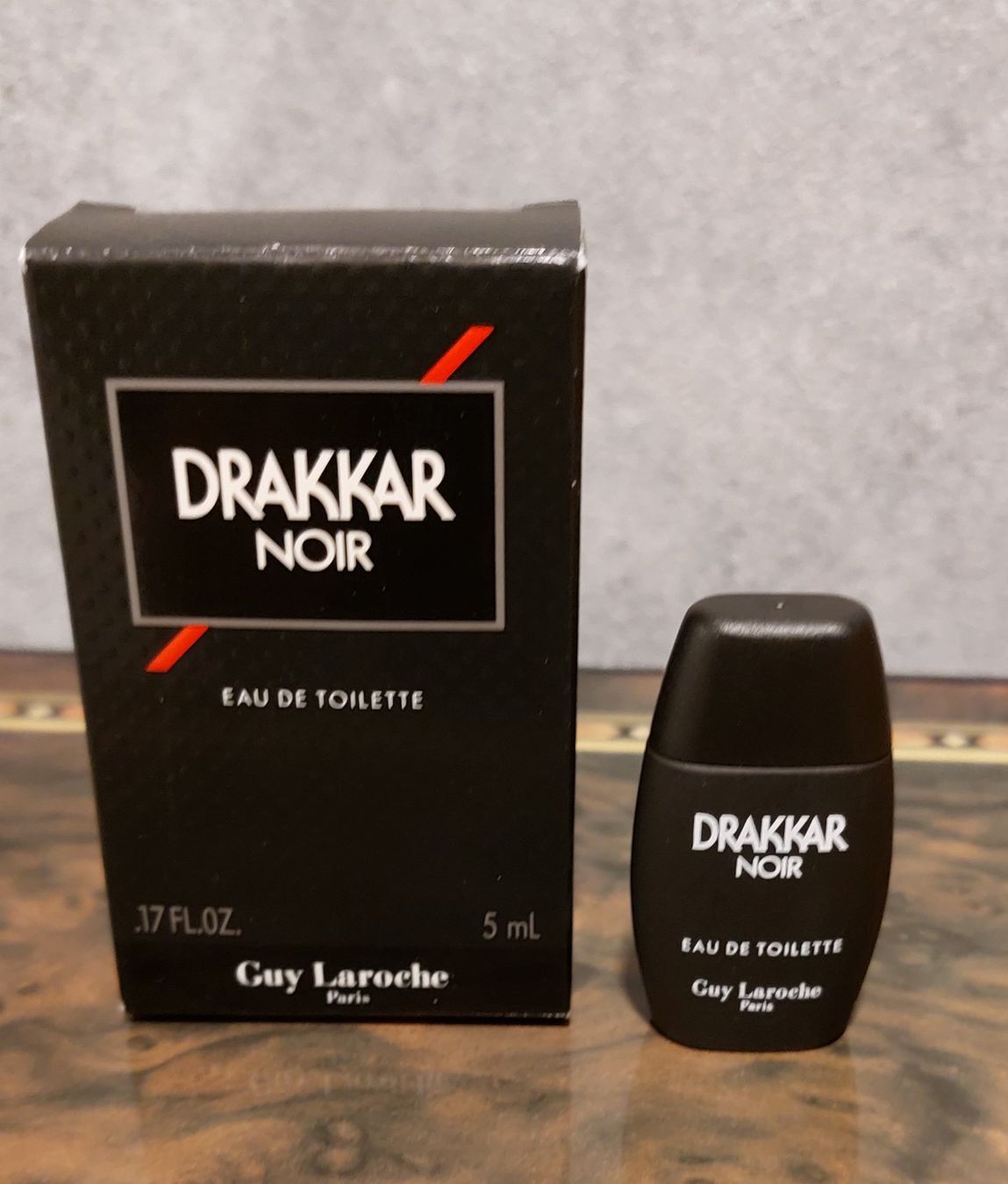 Profumi & Eau de Toilette: Drakkar Noir Eau de Toilette 5ml mit Originalverpackung – Nuovo e nell'imballaggio originale da Thayngen venduto da Sylv0