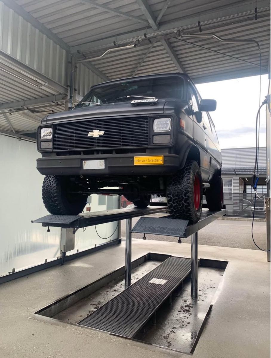 Chevrolet Automobili: CHEVROLET G30 VAN 4x4 V8 – Usato da Val-d'Illiez venduto da LuckLuc 2
