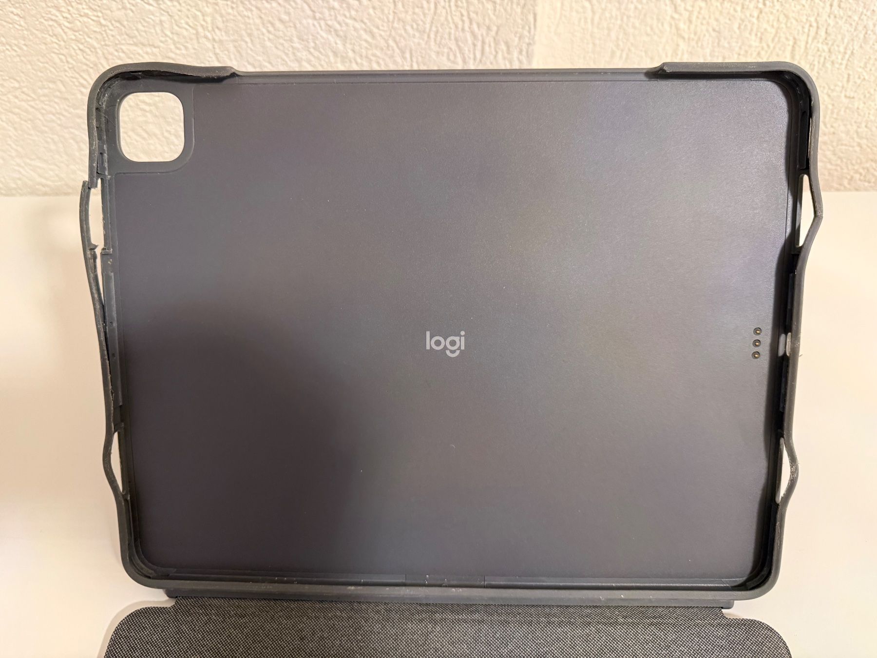 Apple Coques & Sacs: Logitech Combo Touch Keyboard Case for iPad, Like New – D'occasion à Genève par ali_5msd 3