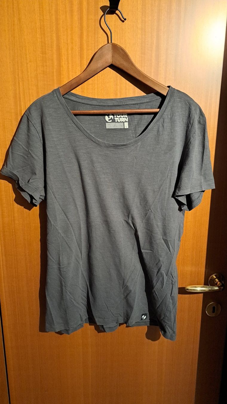 T-shirt: T-Shirt Yourturn - Grey "L" – Usato da Camorino venduto da yanis83