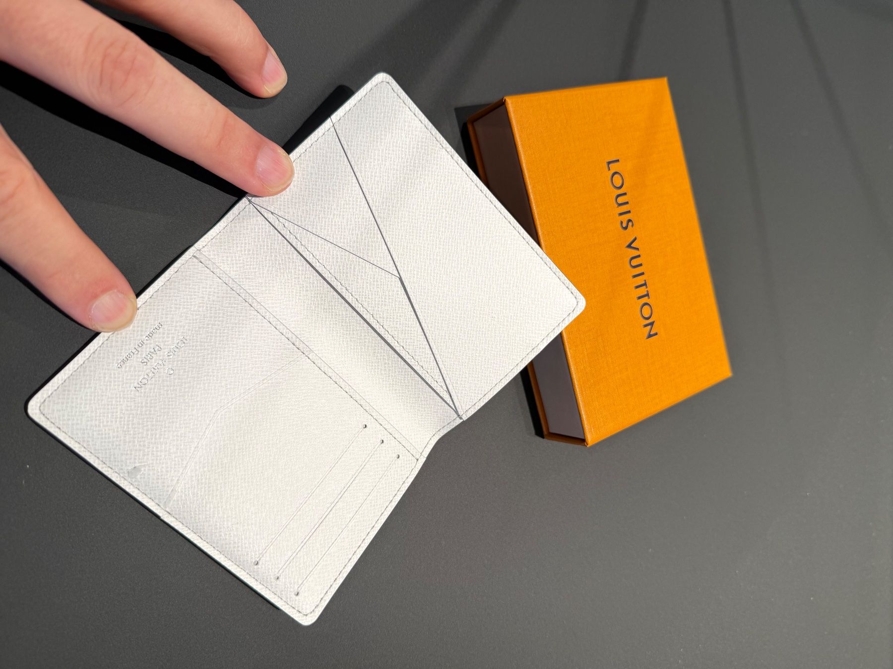 Portafogli: Louis Vuitton Taschenorganizer/ Kartenetui mit Box – Usato da Zollikofen venduto da Level_911 1