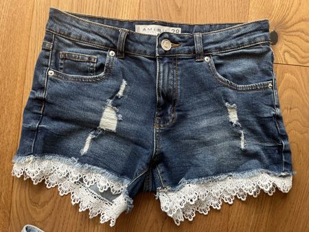 Neuwertig! Amisu Jeans Shorts, Gr. 38,  mit Spitze