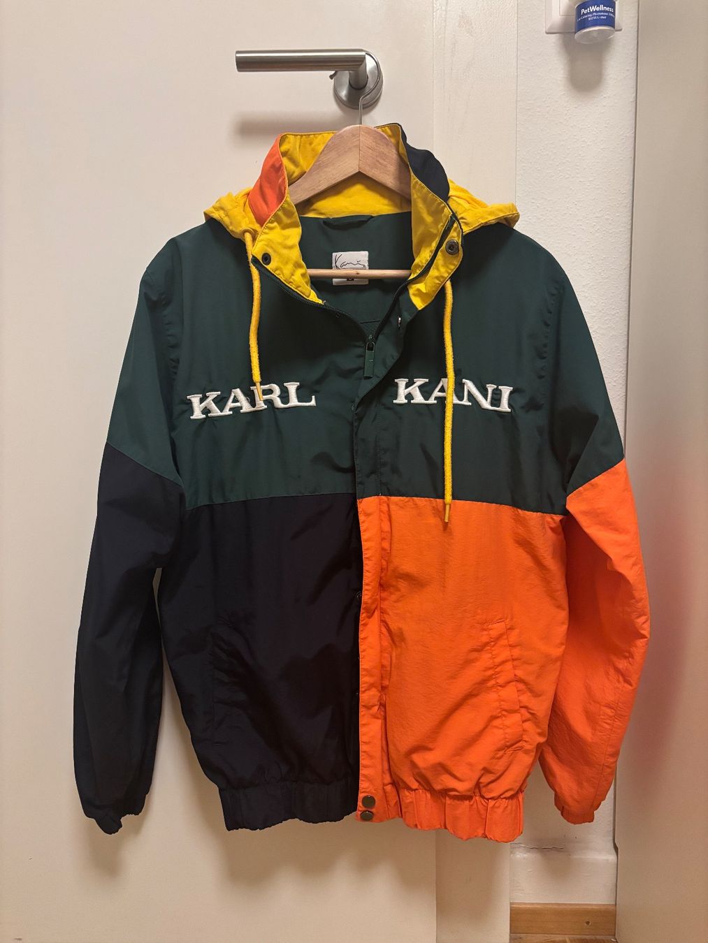 Karl Kani Giacche: VESTE COUPE VENT KARL KANI – Usato da Lausanne venduto da Cynthia777