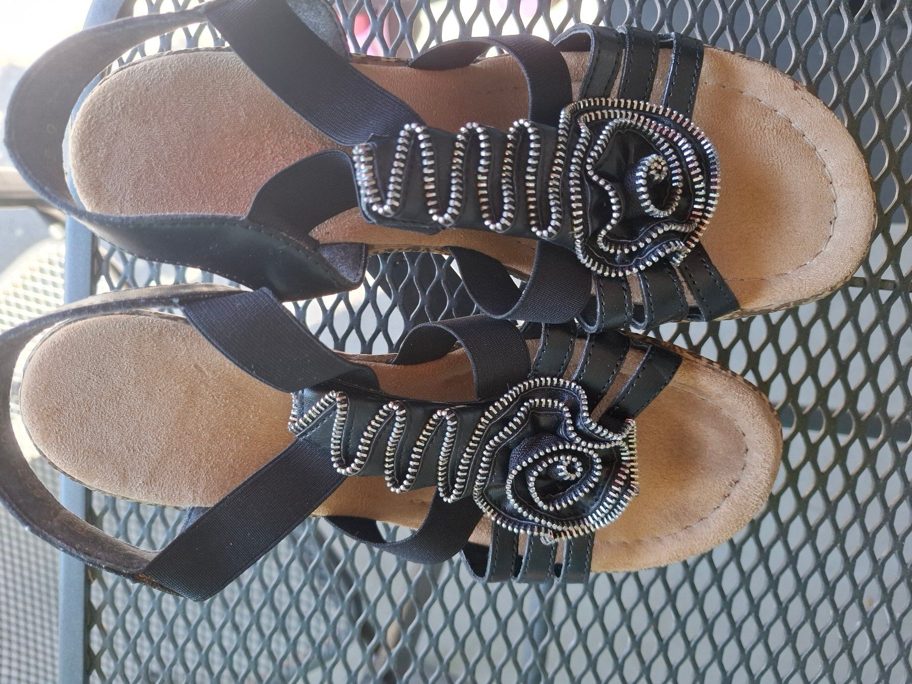 Rieker Chaussures femmes: Schwarze Sandalen mit Keilabsatz, Grösse 38 – D'occasion à Buchs AG par andreaps