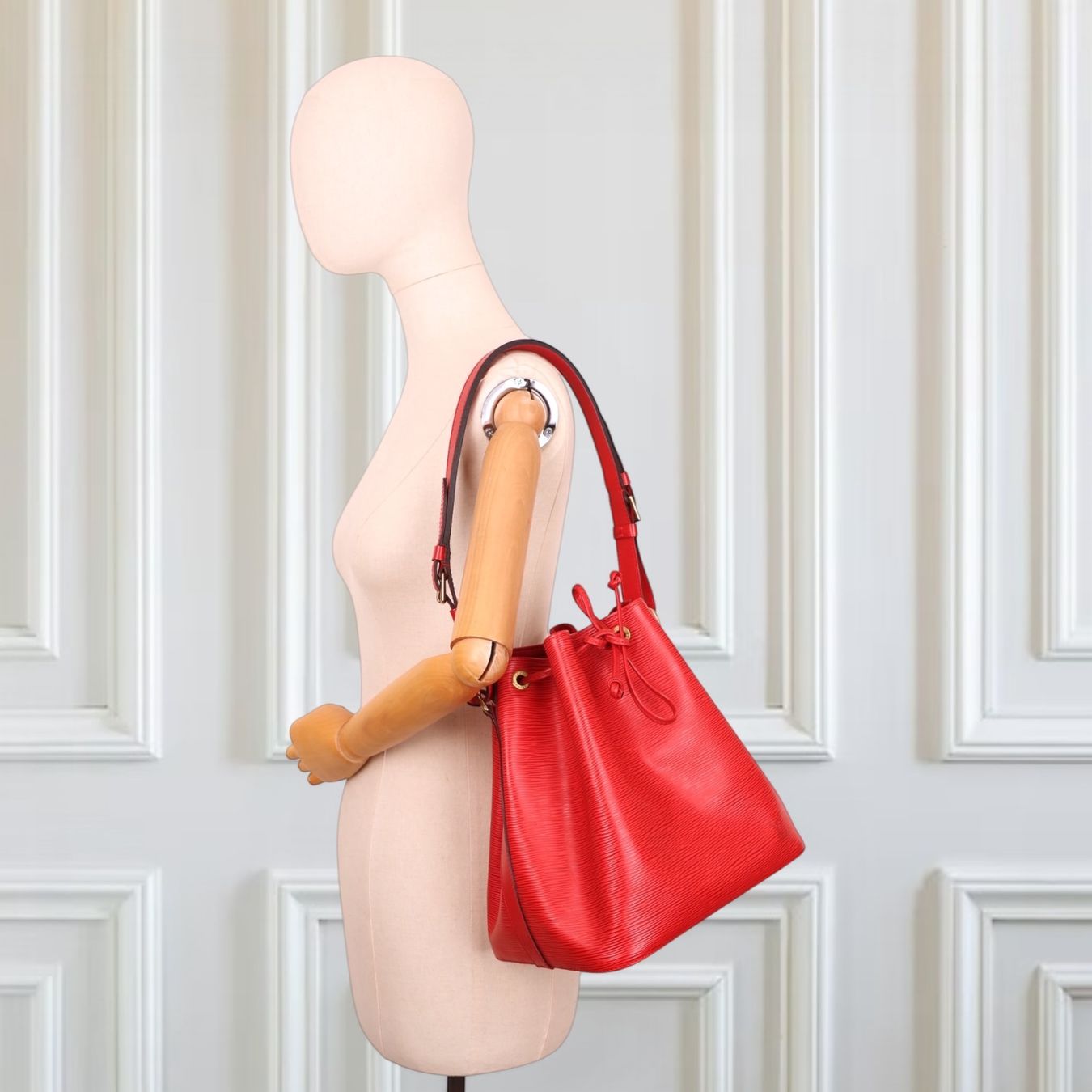 Louis Vuitton Borse da donna: Louis Vuitton Petit noé epi rot – Usato da Binningen venduto da Designerlabels 1