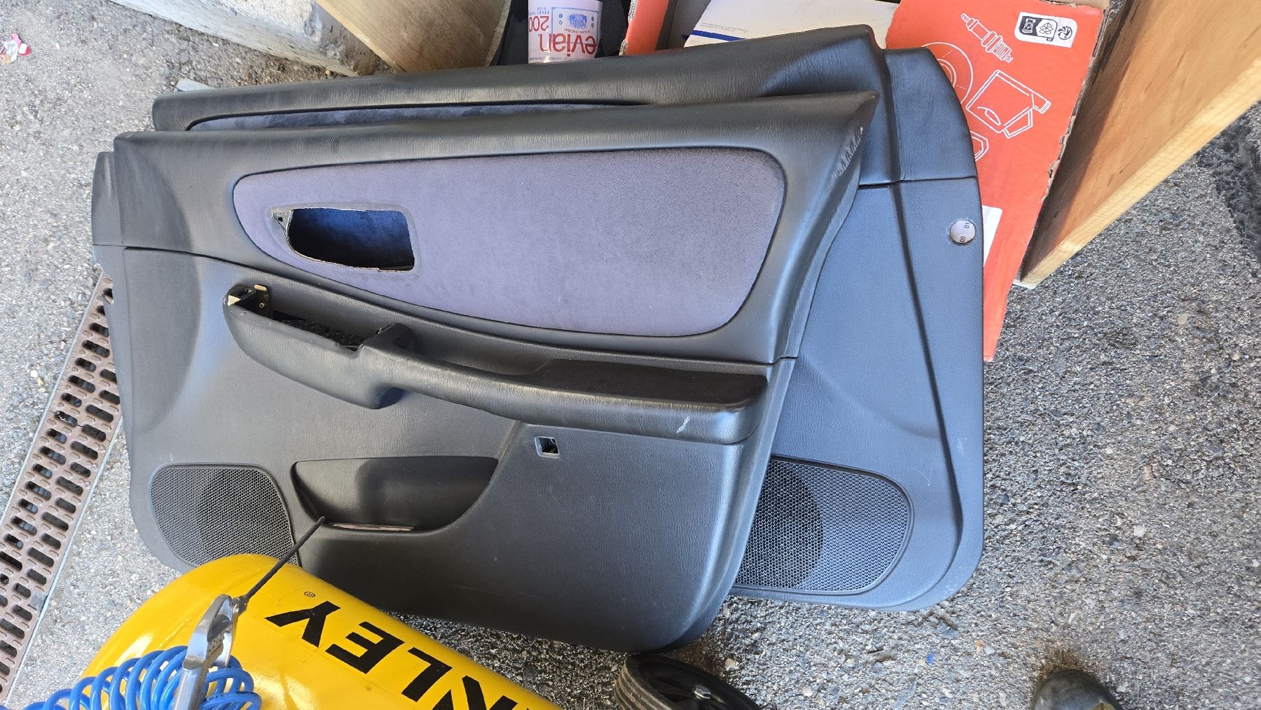 Tutti pezzi di ricambio auto: portes Subaru gt – Usato da Vilars NE venduto da kie_t26p 6