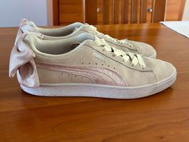 Statement-Sneaker: PUMA Suede Bow – Beige/Rosé – Gr. 40.5