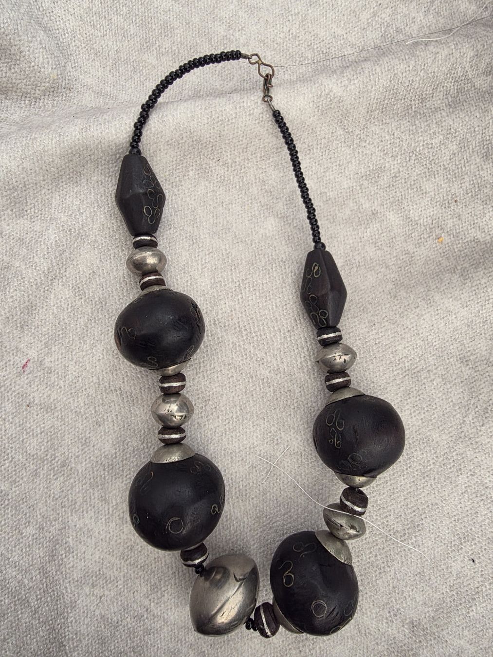 Catenine: Vintage Wood & Silver Statement Necklace - Bold Beads – Usato da Zollikofen venduto da Tamyru77 2