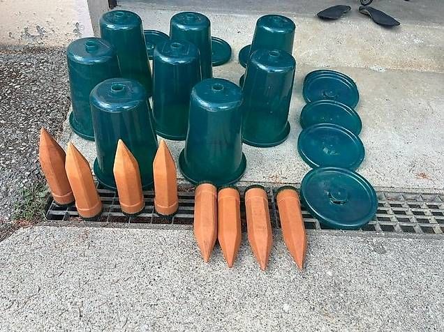 Vasi per fiori: Oyas 2,5 litres  – Usato da Chézard-St-Martin venduto da Famille.Richard