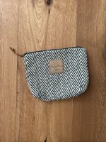 Isola Necessaire