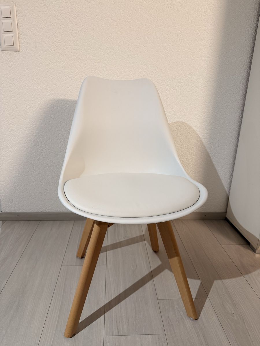 Conforama Sedie: Chaise blanche avec pieds bois – Usato da Murten venduto da AylaSss 1