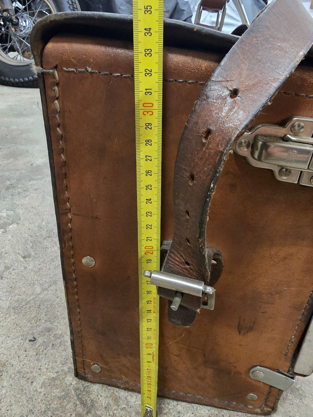 Tous les outils: Alter Leder Montagekoffer – D'occasion à Gutenswil par Karin1111 6