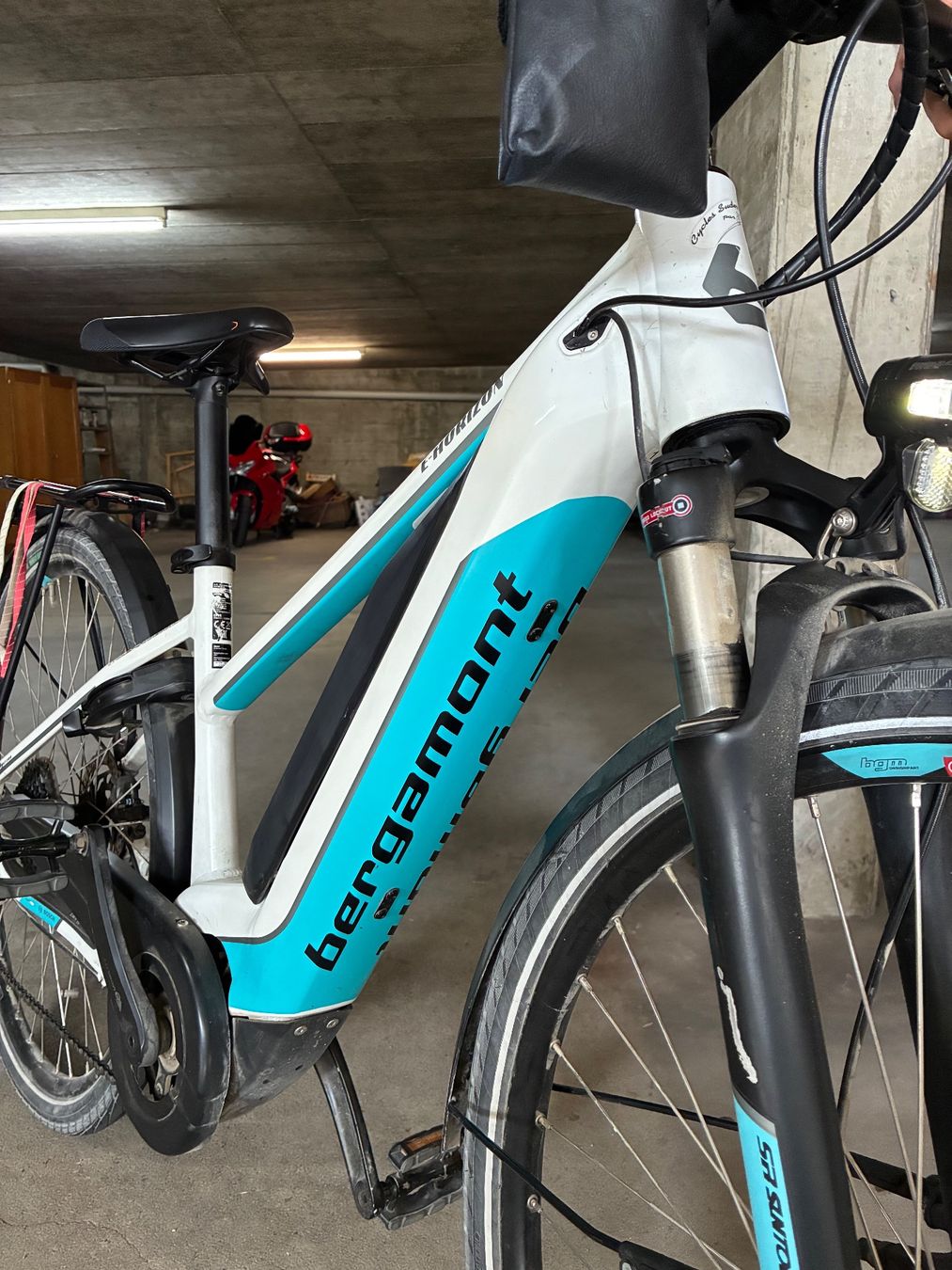 Veicoli elettrici: E-Bike mit starker Batterie – Usato da Prêles venduto da Ruth_Egger 1
