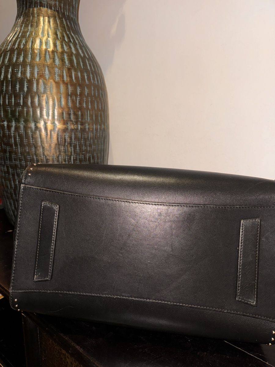Taschen für Damen: Givenchy Handtasche Antigona Schwarz Nieten – Gebraucht aus Regensdorf von mery26 7