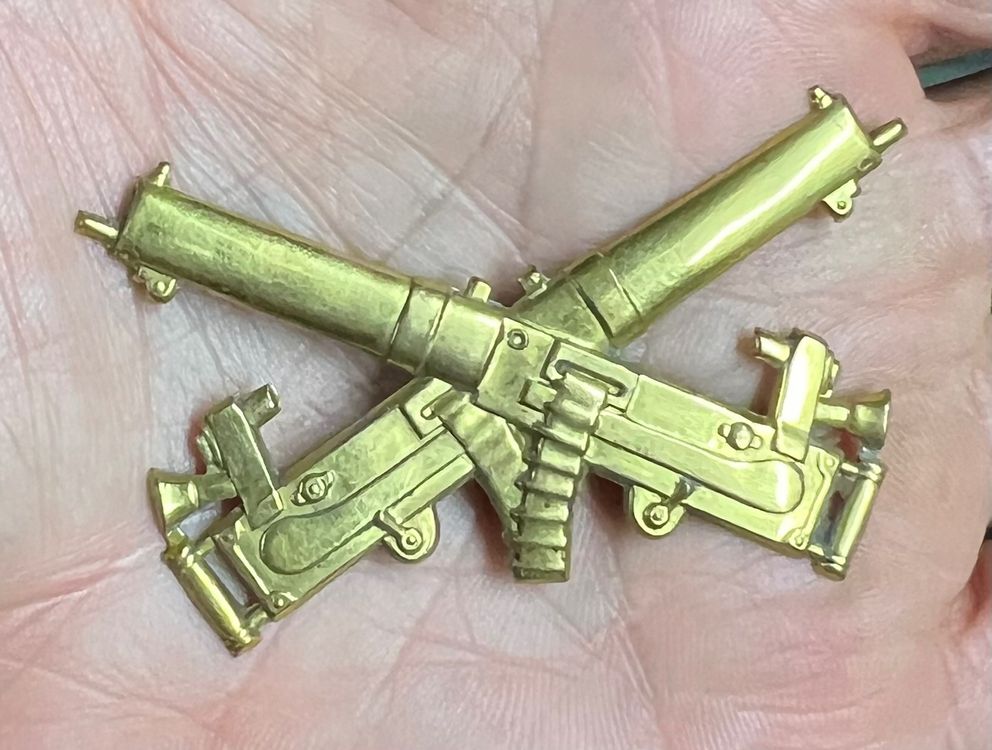 Pin's Rare Fasnacht 1982 – Insigne Métal Suisse, Thème Villes Et Tourisme (1 Pièce)
