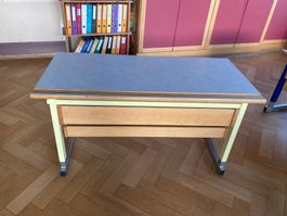 Schultische oder Bürotische für Kinder oder Jugendliche