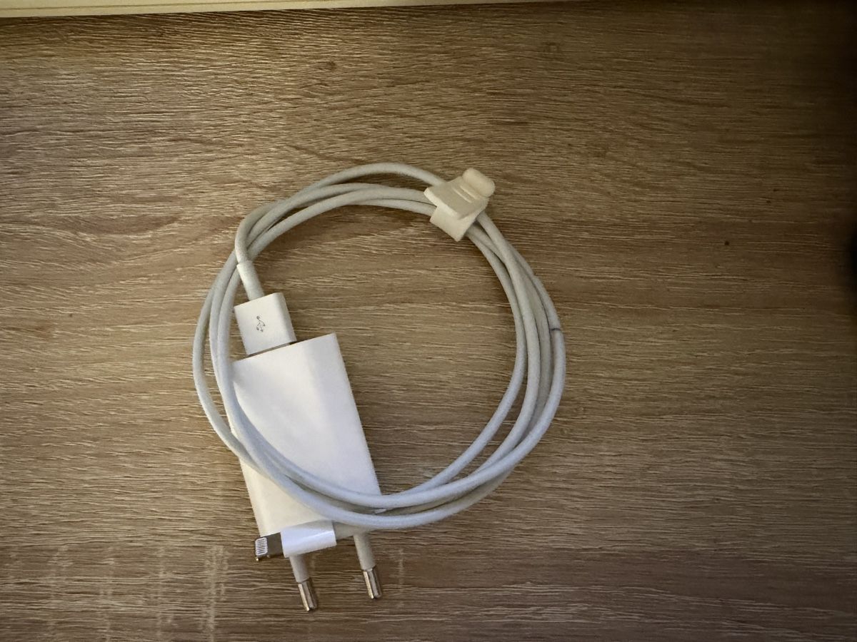 Apple Ladegeräte: Apple USB charger plus lightning cable – Gebraucht aus Zürich von arr_vq5w 3