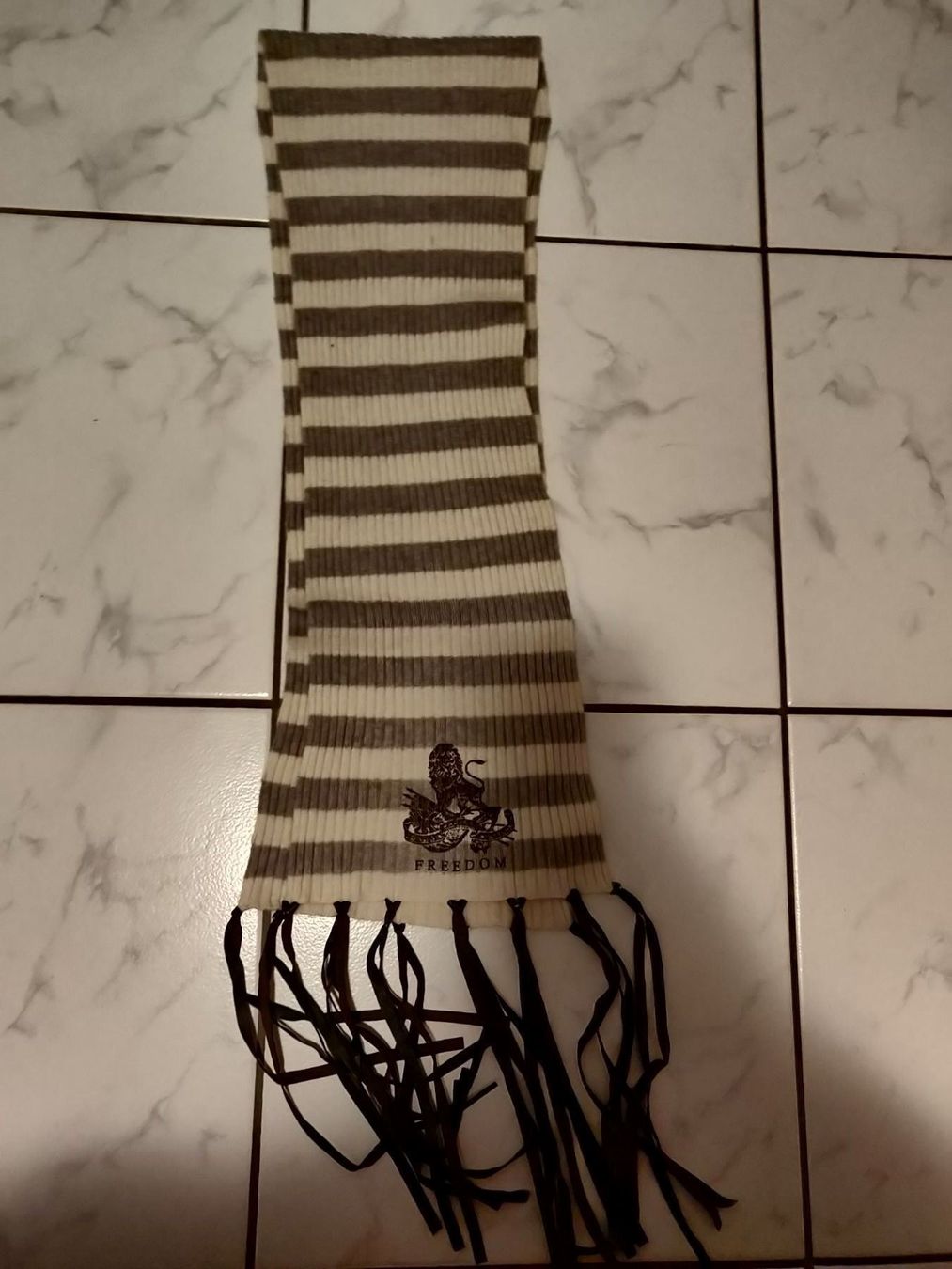 Foulard & Sciarpe: Damen Freedom Schal – Usato da Schwyz venduto da Francesca54